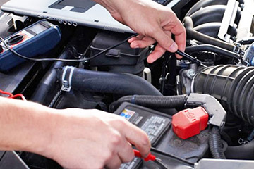 Reparando la batería de un coche